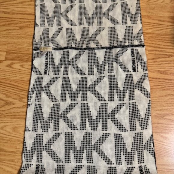 Michael Kors Leopard Print Infinity Scarf - Picture 3 of 5